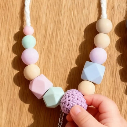 collier-dallaitement-main-bebe