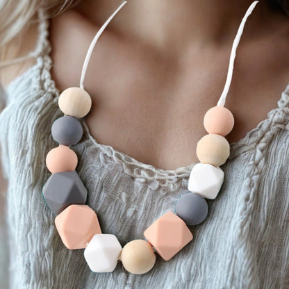 collier-dallaitement-maman-decontractee