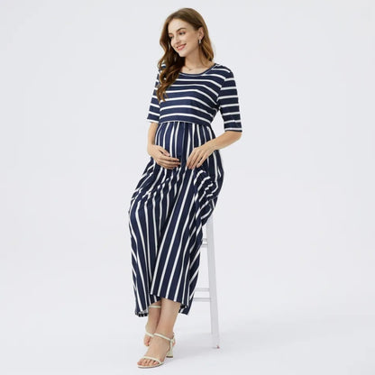robe-allaitement-marine-assise